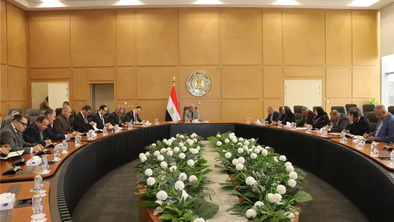وزير الكهرباء يتابع تنفيذ إجراءات ترشيد الإنفاق الحكومي وخفض استخدام الوقو