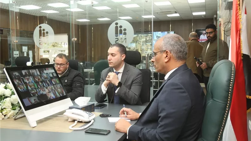 محافظ كفر الشيخ يشارك باجتماع التنمية المحلية لمتابعة مواعيد غلق المحال 