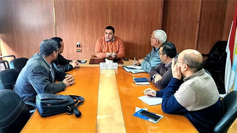 اجتماع موسع بشركة مياه البحيرة لترشيد استهلاك الطاقة وتعظيم كفاءة التشغيل