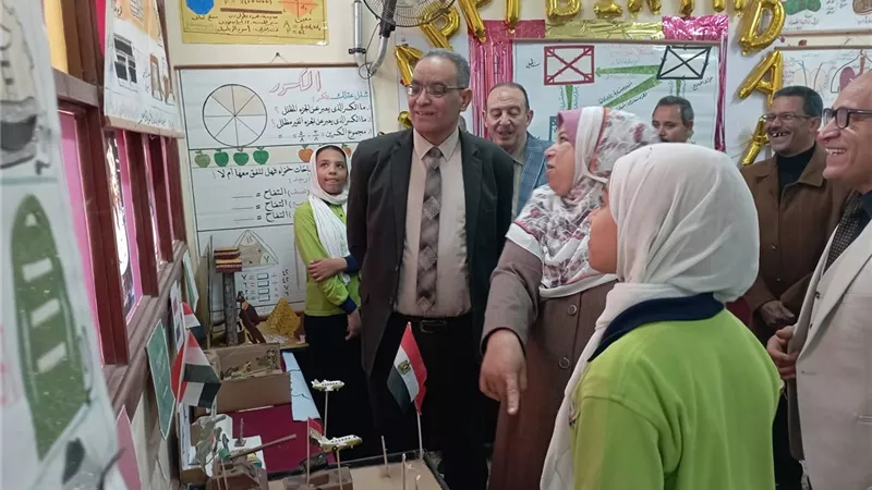 وكيل تعليم بني سويف يفتتح معرض الوسائل التعليمية بمدرسة محمود بطران