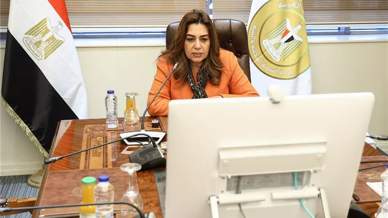 وزيرة التنمية تجري اجتماعا موسعا لمتابعة الملفات الخدمية بالمحافظات