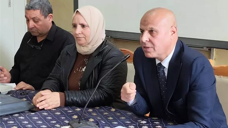 مدير عام إدارة دسوق التعليمية يجتمع بموجهي المواد الأساسية والأنشطة 