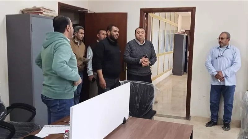 رئيس كفر الدوار يتفقد قرية 