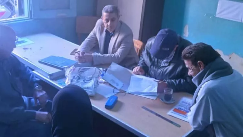 وكيل زراعة كفر الشيخ يتفقد حصاد البنجر ويشدد على انتظام صرف الأسمدة