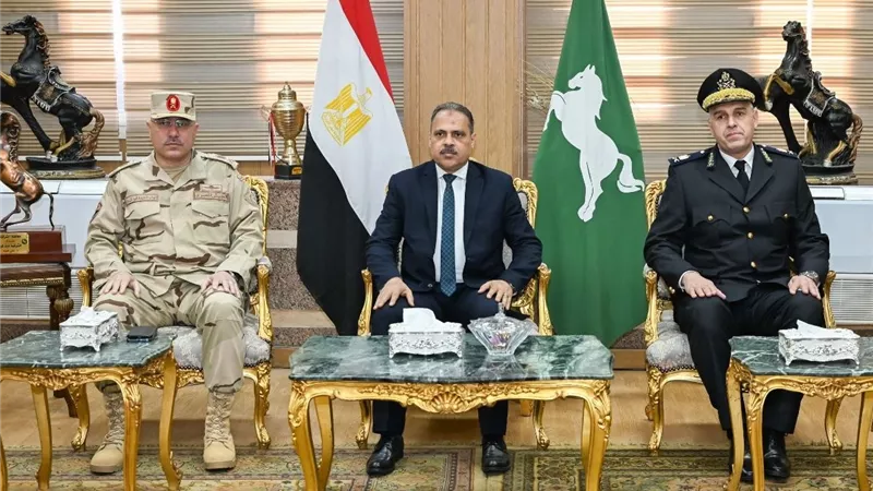 محافظ الشرقية يستقبل مدير جمعية المحاربين القدماء وضحايا الحرب