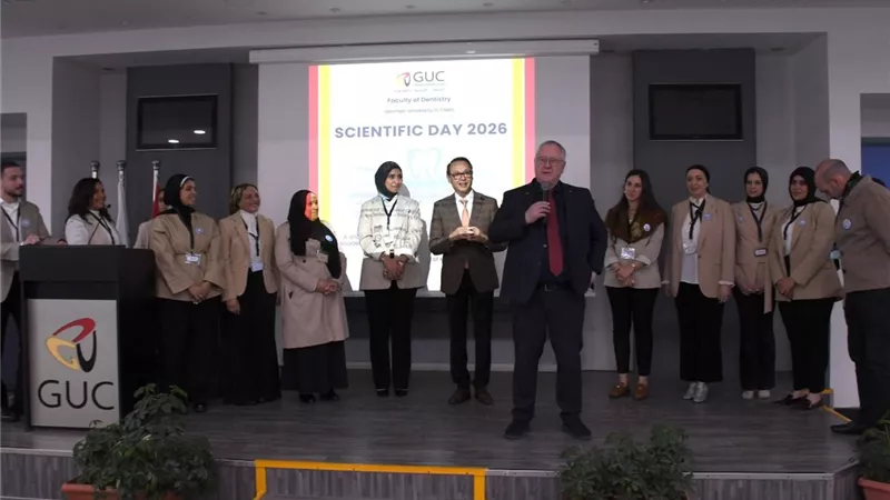 إبداعات طلابية  ترسم ملامح المستقبل..“طب أسنان GUC” تستعرض مشروعاتها 