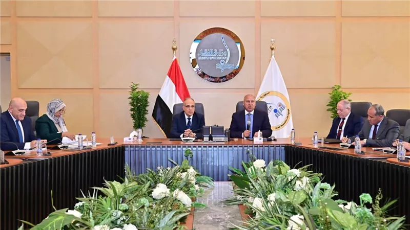وزيرا النقل والري يوجهان بسرعة صرف تعويضات نزع الملكية للمشروعات