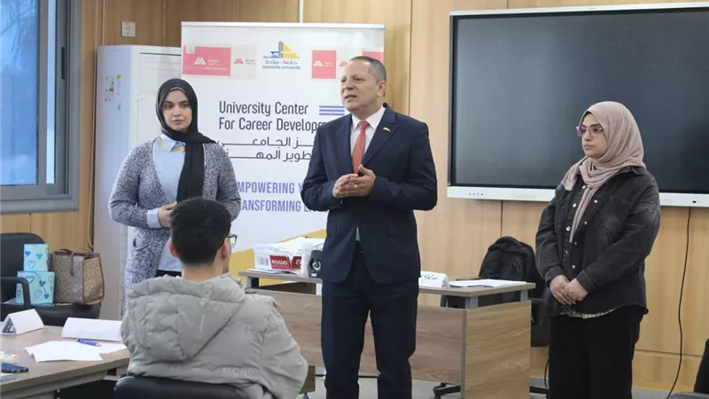 رئيس جامعة دمياط يتفقد المركز الجامعي للتطوير المهني لطلاب كلية التمريض