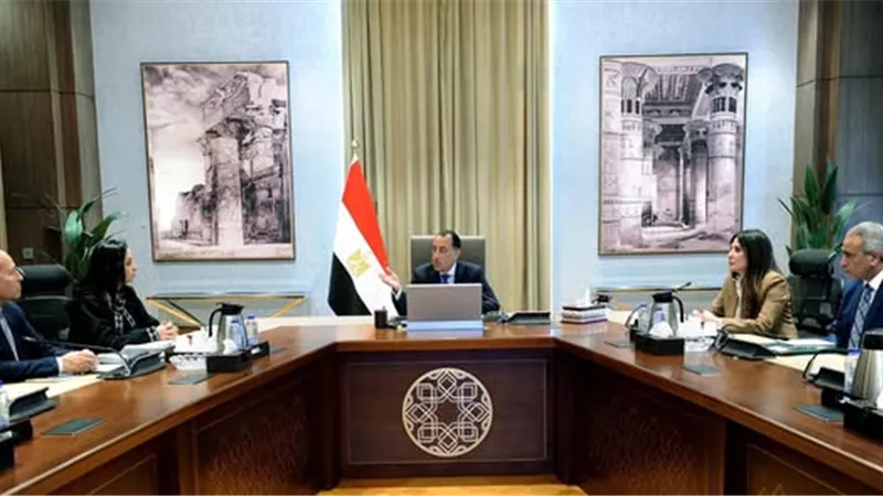 تنفيذًا لتوجيهات الرئيس.. مدبولي يتابع إجراءات طرح وحدات سكنية للإيجار 