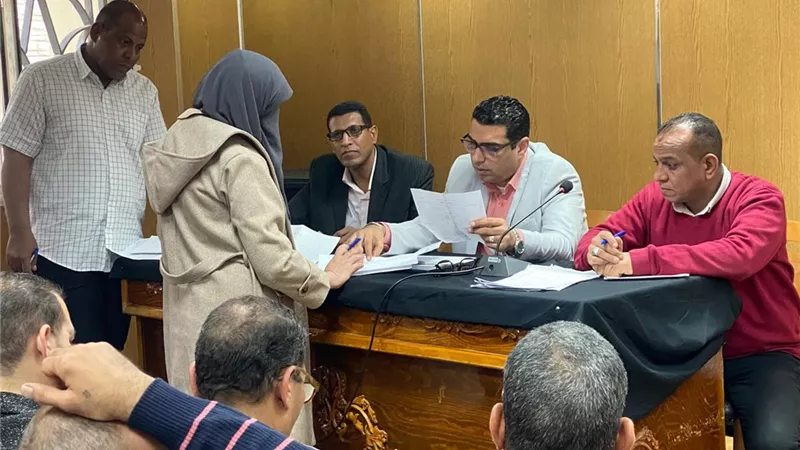 نائب محافظ الأقصر يبحث شكاوى وطلبات المواطنين خلال لقاء اليوم المفتوح 