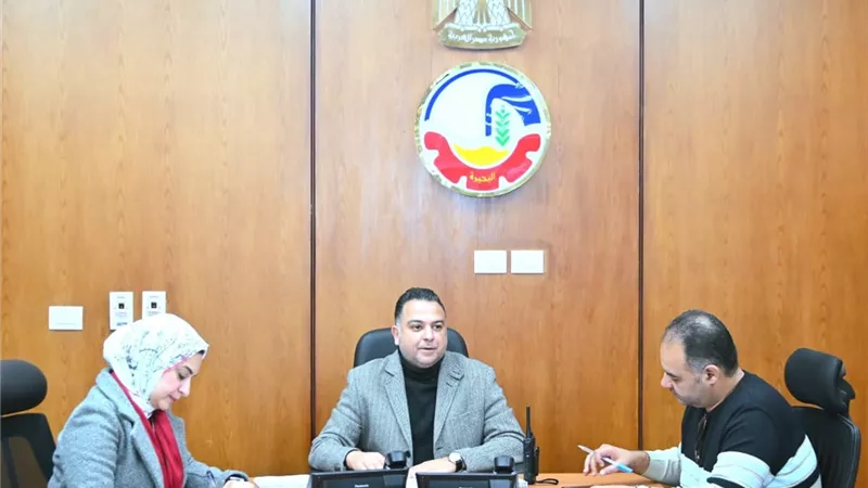 متابعة توريد وتجهيز الخدمات التكنولوجية لمجمعات الخدمات الحكومية بالبحيرة 