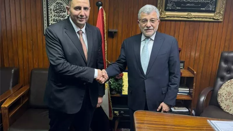 محافظ دمياط ورئيس هيئة الأوقاف المصرية يبحثان سبل التعاون المشترك
