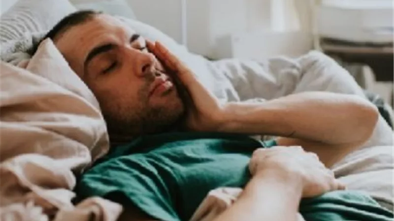 تقلب الطقس يربك جسمك.. لماذا تصاب بالصداع والتعب فجأة؟