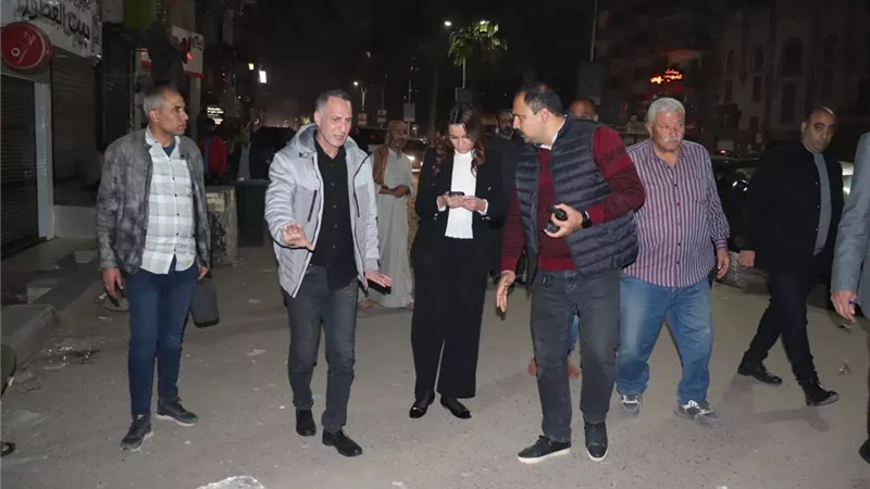 نائب محافظ الجيزة تتفقد التزام المحال بمواعيد الغلق بفيصل وبولاق الدكرور