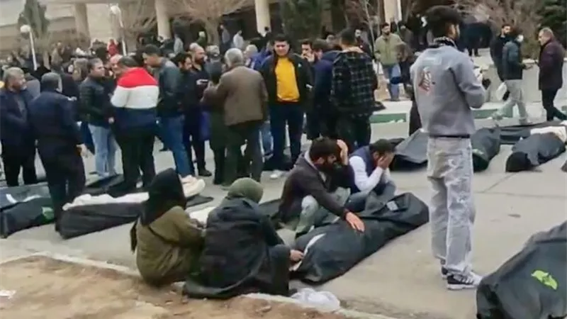 مقتل 11 شخصًا وإصابة 15 في هجوم على وحدات سكنية وسط إيران