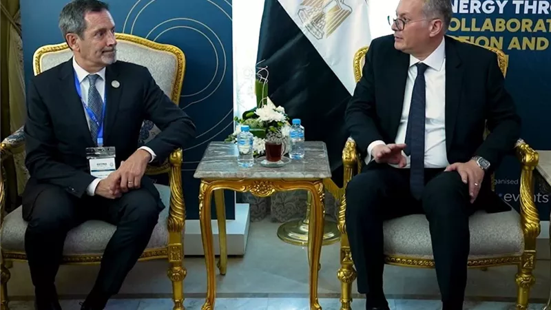 وزير البترول يبحث مع شلمبرجير تعزيز الحفر الأفقي وزيادة الإنتاج