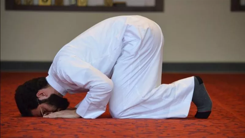 حكم تأخير صلاة العشاء لقبل الفجر.. دار الإفتاء توضح 