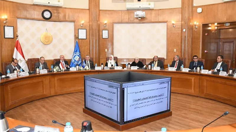 جامعة قناة السويس تشكل لجنة خبراء لتحديث المناهج وربطها بسوق العمل|تفاصيل 