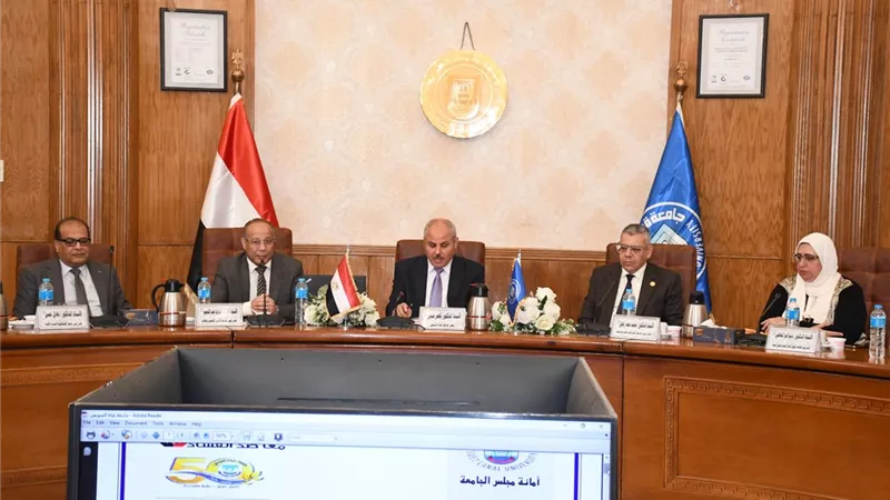 مجلس جامعة قناة السويس يستعرض خطط التحول الرقمي وخريطة العام الجديد