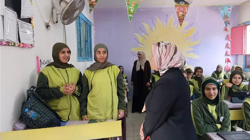 «تعليم القاهرة» تتابع انتظام الدراسة بإدارتي شرق وغرب مدينة نصر