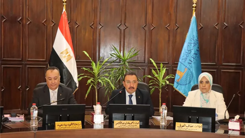 جامعة الإسكندرية تبحث سبل ترشيد الطاقة في ظل التحديات العالمية الراهنة