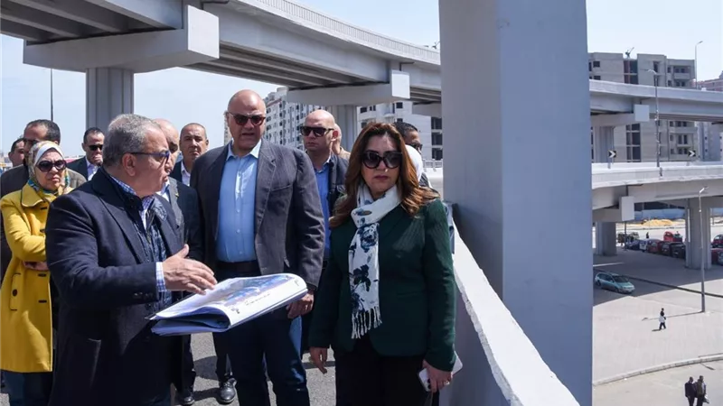وزيرة التنمية المحلية ومحافظ الإسكندرية يتفقدان مشروع توسعة الكورنيش