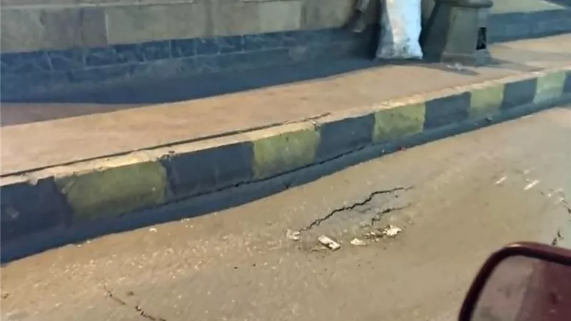 غلق كلي أسفل كوبري الجمسي بمحور عبد الحميد بدوي لإصلاح هبوط أرضي