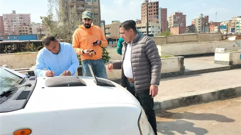 الشرقية: فحص عوادم 290 سيارة للتأكد من مطابقتها للاشتراطات البيئية| صور