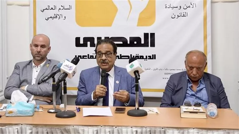 «المصري الديمقراطي» يطالب باستثناء «أسبوع الآلام» من قرار غلق المحال