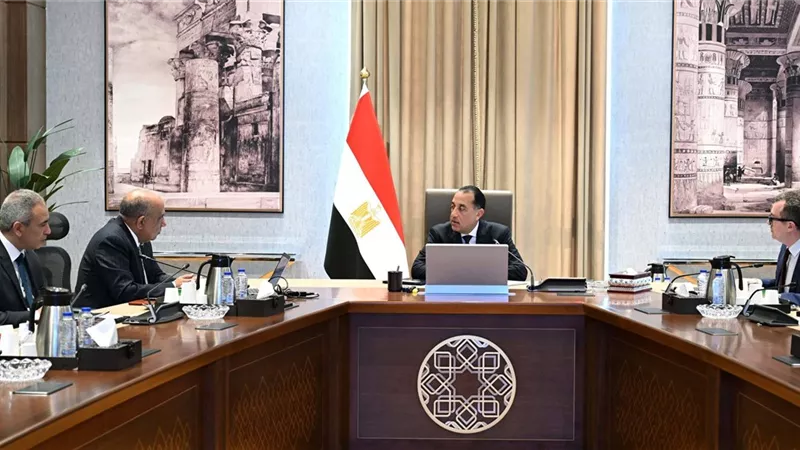 رئيس الوزراء يستعرض خطة إضافة مشروعات طاقة على الشبكة القومية