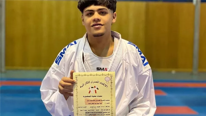 محافظ كفرالشيخ يهنئ البطل أحمد عبدالمعطي لفوزه ببطولة الجمهورية للكاراتيه 