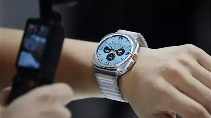 تسريبات تكشف عن Galaxy Watch 9.. تحسينات بطارية وحجمين جديدين قبل المنافسة