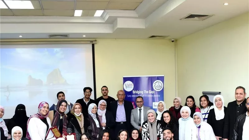 طب عين شمس تحتفل باليوم العالمي للأمراض النادرة وتكرم شباب أطبائها