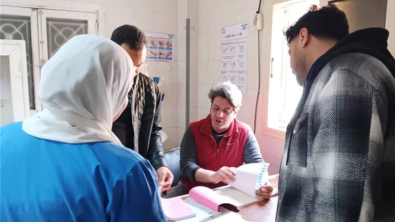حملات تفتيشية لمواجهة الزحام وفرض الانضباط بالمنشآت الصحية ببني سويف