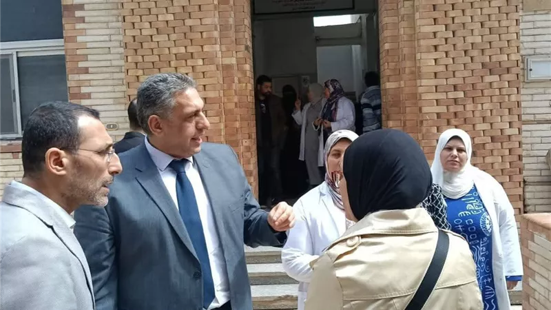 في جولة ميدانية.. وكيل وزارة الصحة يتابع سير العمل وجاهزية مستشفى الرمد