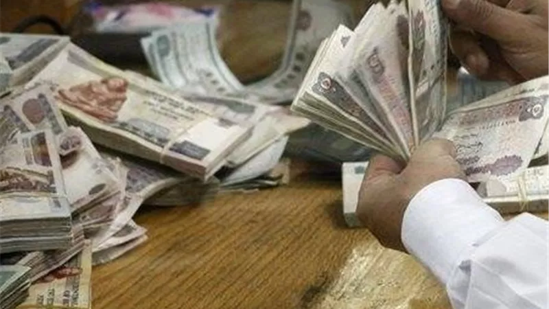 1.5 دولار فقط.. الزيادة الحقيقية في الحد الأدنى للأجور بعد تراجع الجنيه