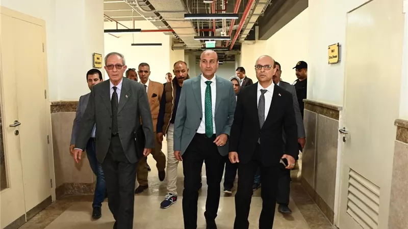 طفرة تعليمية بـ 180 مليون جنيه.. مجلس أمناء  أسيوط الأهلية يتفقد 68 معملاً