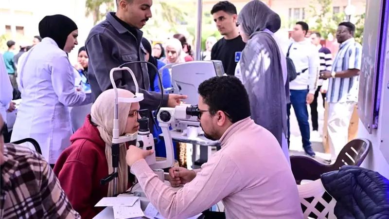 جامعة القاهرة تطلق قافلة طبية متخصصة لعلاج أمراض العيون مجانًا لمنتسبيها