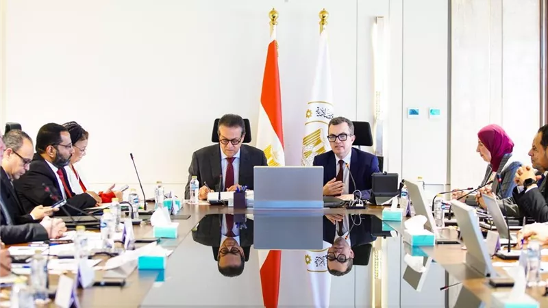 وزيرا الصحة والتخطيط يناقشان الخطة الاستثمارية لوزارة الصحة للعام 2026/202