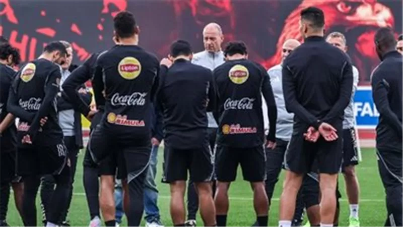 بحضور الدوليين.. جلسة الحسم في الأهلي قبل استئناف الدوري