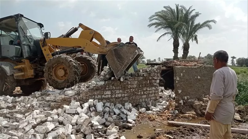 إزالة 11 حالة تعدٍ وإيقاف أعمال بناء مخالف بالمنيا