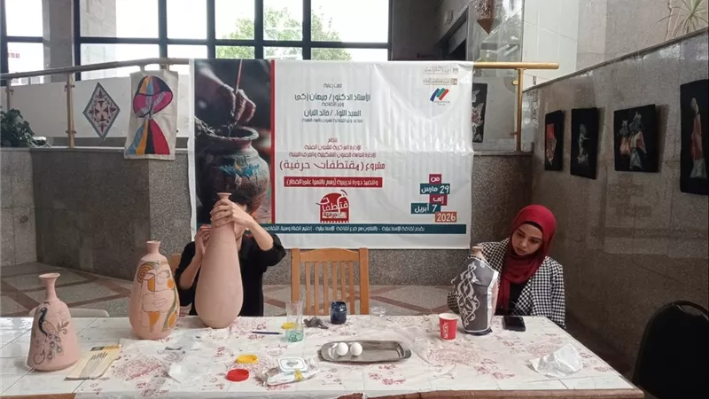مشروع «مقتطفات حرفية» يواصل تقديم فعاليات ورشة “الرسم بالتمبرا على الفخار”