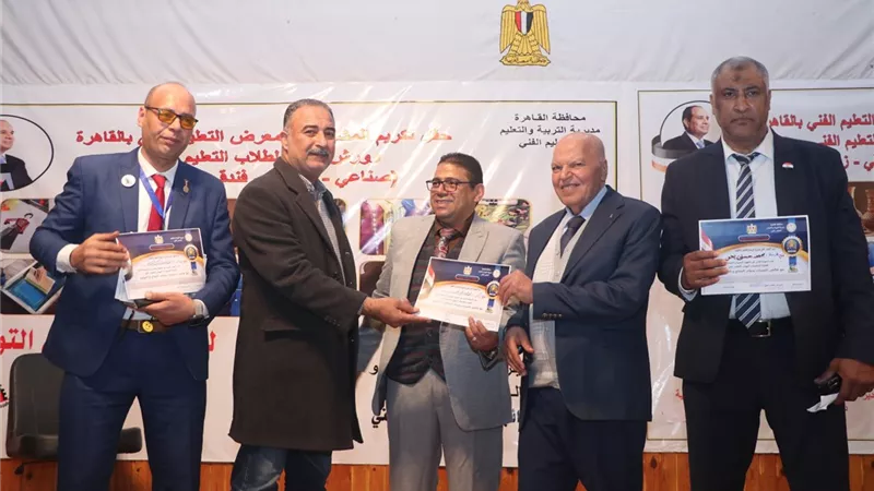 نقيب المعلمين يشهد معرض التعليم الفنى بمدارس القاهرة «اصنع وابدع»