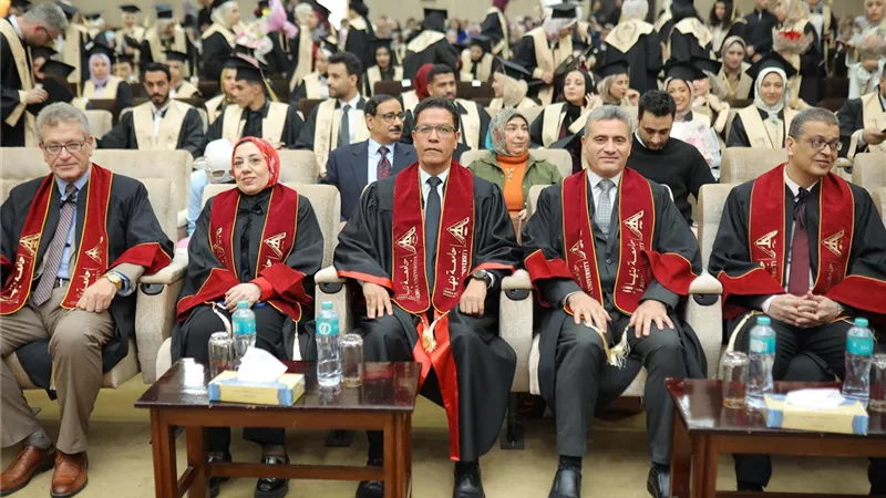 رئيس جامعة بنها  يشهد تخريج الدفعة 38 لـ 