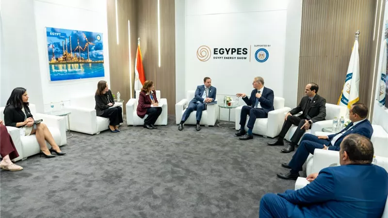  وزير البترول : برنامج طموح لشركة شل لتسريع وتيرة الاستكشاف والإنتاج للغاز