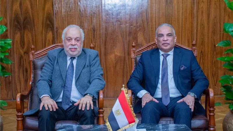 رئيس جامعة طنطا ونقيب الممثلين يرعيان القوة الناعمة في المسرح الجامعي