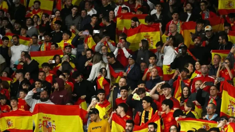 إسبانيا تعلن أول إجراء بعد الهتافات العنصرية ضد منتخب مصر 