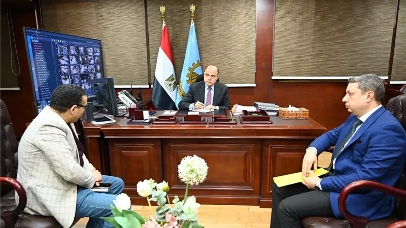 تحركات مكثفة لخدمة المواطن.. محافظ الغربية يعزز كفاءة الصحة والإسعاف 