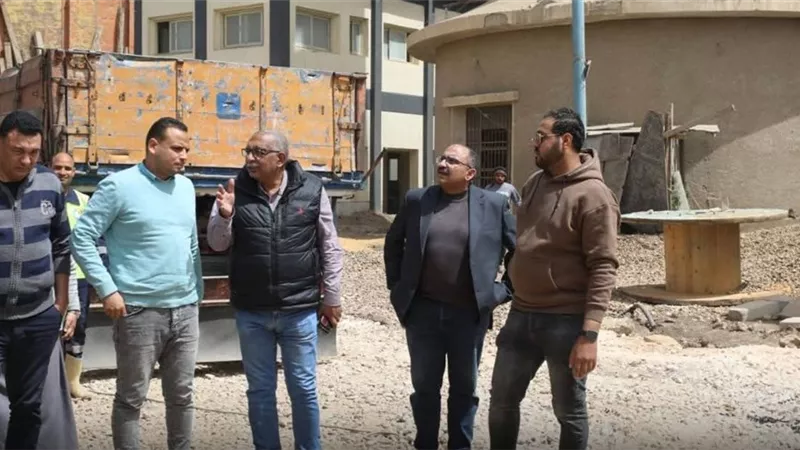 رئيس «مياه المنيا» يتابع مشروعات «حياة كريمة» بملوي ويشدد على سرعة التنفيذ
