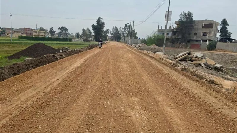 محافظ كفر الشيخ يتابع تنفيذ مشروعات رصف الطرق بقلين لتحسين شبكة المواصلات